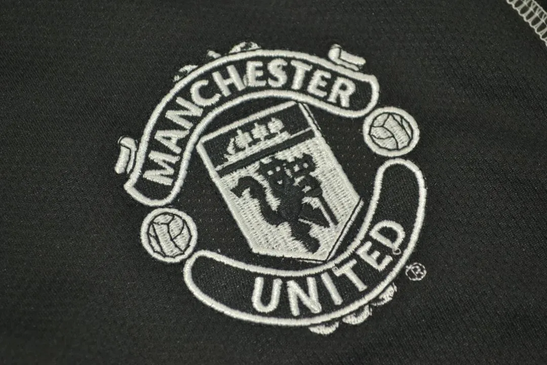 00-02 Manchester United away black long sleeve 8