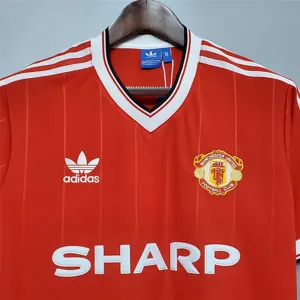 83-84 Manchester United home 4