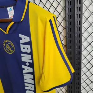 00-01 Ajax away 7