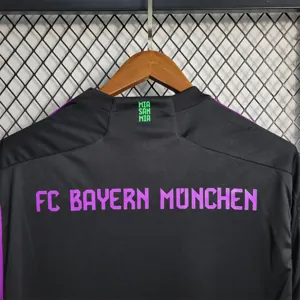 23-24 Bayern away 4