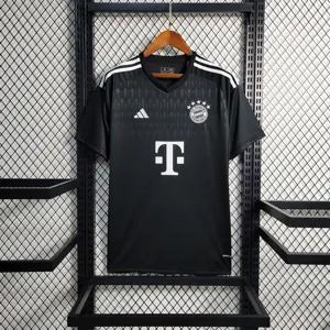 23-24 Bayern black goalkeeper