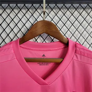 22-23 Women's Wear International Pink Special Edition 3