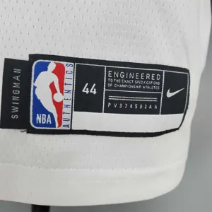 DeROZAN#11 Chicago Bulls white 3