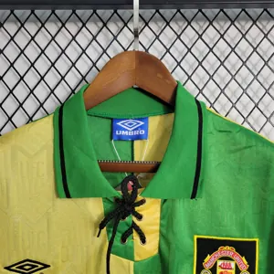 92-94 Manchester United away 4
