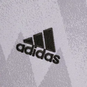 22-23 Real Madrid away woman 1