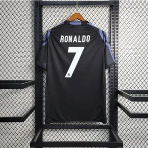 16-17 Real Madrid third away 11