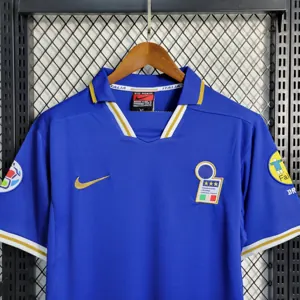 1996 Italy home 4