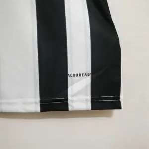 Colo Colo black and white vertical bars 9
