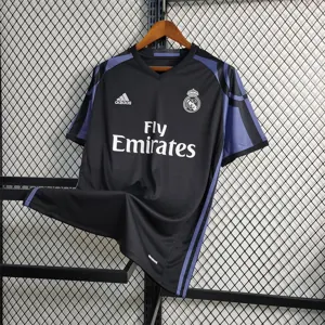 16-17 Real Madrid third away 4