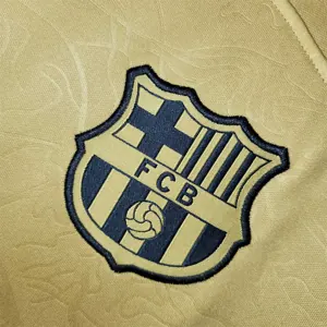 22-23 Barcelona away - 4 5