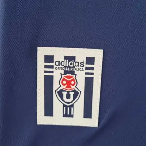 00-01 University of Chile home 9