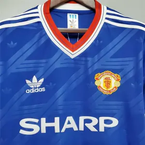 86-88 Manchester United away 1