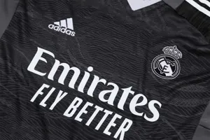 21-22 Real Madrid black goalkeeper 13