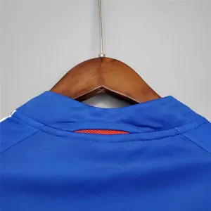 2004 France home 4