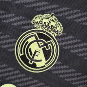 22-23 Real Madrid third away 7