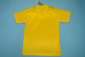 82-83 Tottenham Hotspur away yellow 4