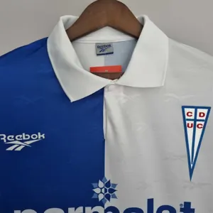 98 La Católica third away 6