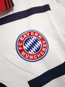 98-01 Bayern Munich away 6