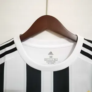 Colo Colo black and white vertical bars 7