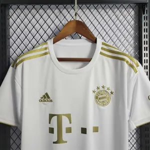 22-23 Bayern away 3