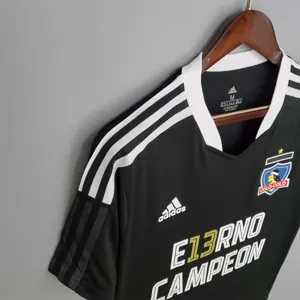Colo-Colo 13-time champion version away 2