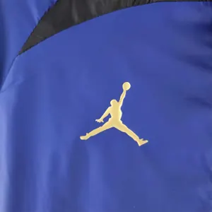 22-23 PSG Jordan blueblack Windbreaker 1