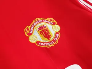 82-83 Manchester United home long sleeve 3