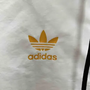 24-25 Real Madrid White Windbreaker Jacket AAAAJersey Supplier Yupoo 2