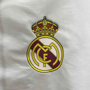24-25 Real Madrid White Windbreaker Jacket AAAAJersey Supplier Yupoo 1