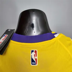 DAVIS #3 Lakers Round neck yellow 6