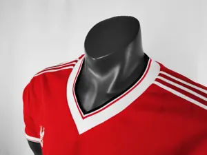 82-83 Manchester United home 5