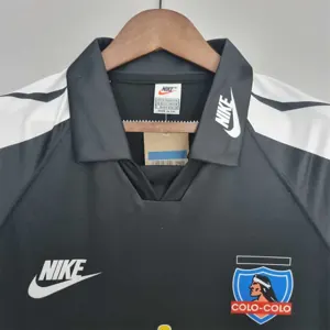 95 Colo-Colo away 5