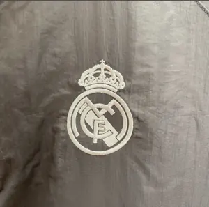 24-25 Real Madrid Grey Windbreaker Jacket AAAAJersey Supplier Yupoo 2