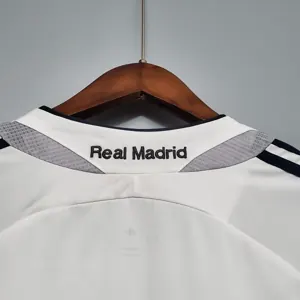 06-07 Real Madrid home white 13