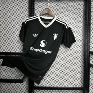 24-25 Manchester United Black Goalkeeper Kit AAAAJersey Supplier Yupoo 7
