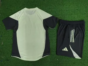 25-26 Real Madrid Training Kid And Aldult Player Version Kits Soccer AAAAJersey Supply Yupoo 3