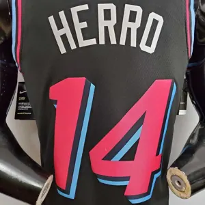 HERRO#14 Miami Heat V-neck black 3