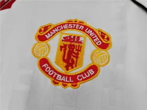 88-90 Manchester United away 1