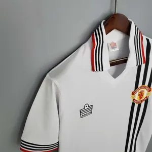 75-80 Manchester United away 3