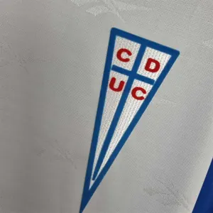 98 La Católica third away 9