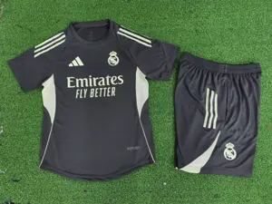 25-26 Real Madrid Training Kid And Aldult Player Version Kits Soccer AAAAJersey Supply Yupoo 1
