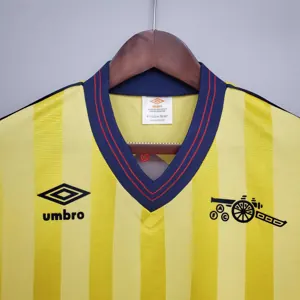 83-86 Arsenal away 4