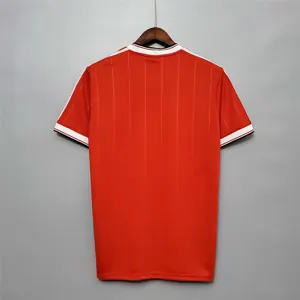 83-84 Manchester United home 2