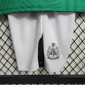 23-24 kids Newcastle away size 16-28 6