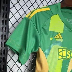 24-25 Newcastle First Goalkeeper Kid Kits Youth Apparels Football AAAAJersey Yupoo 4