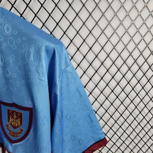 95-97 West Ham away 4