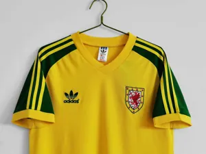 1982 Wales away 7