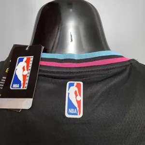 WADE #3 Miami Heat V-neck black 3
