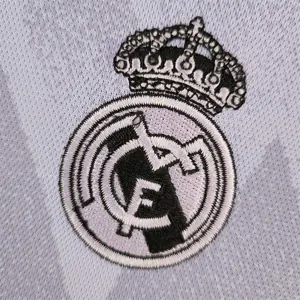 22-23 Real Madrid away woman 3