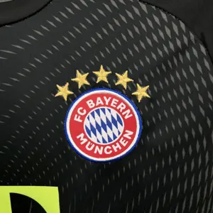 25-25 Bayern Munich Black Goalkeeper Kid Kits Youth Apparels AAAAJersey Wholesale Yupoo 1